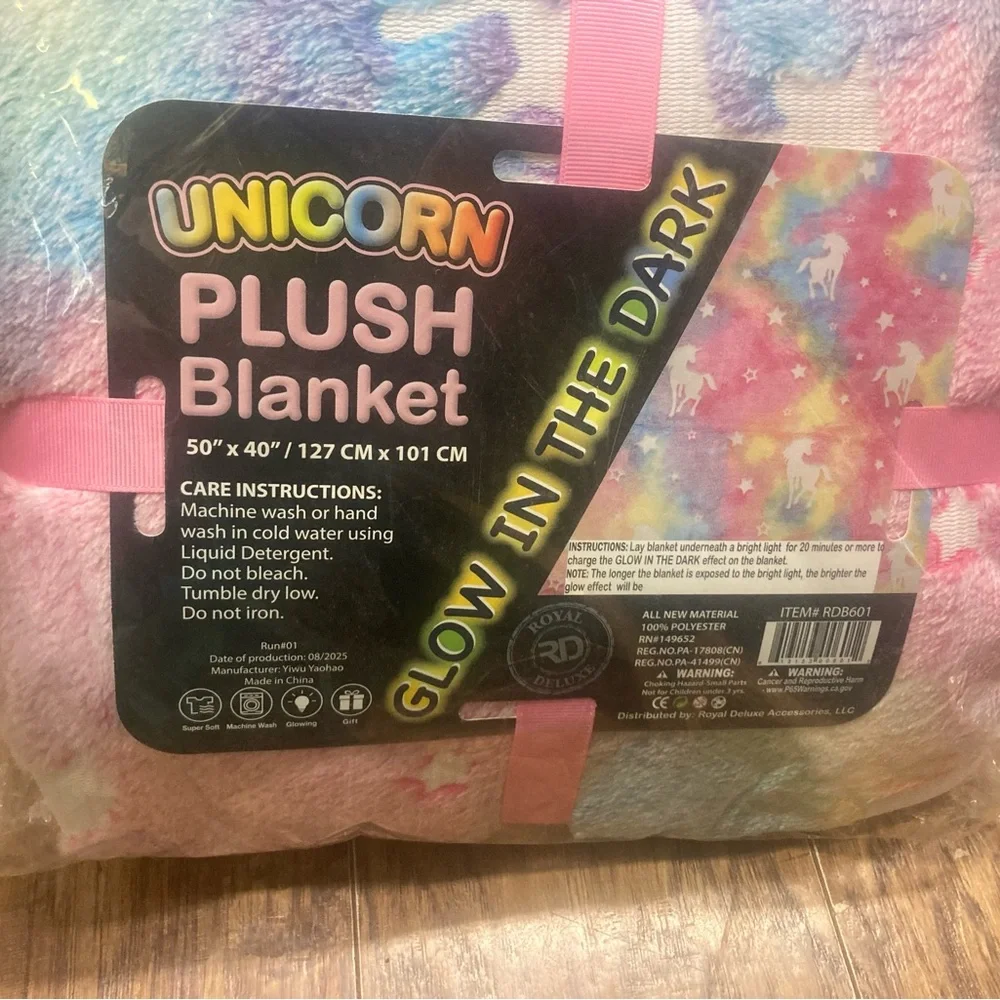 Set of 2 Rainbow Unicorn Plush Blankets - Picture 2 of 3
